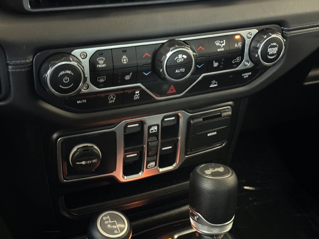 Used 2025 Jeep Wrangler Unlimited Sahara AWD/4WD image 19