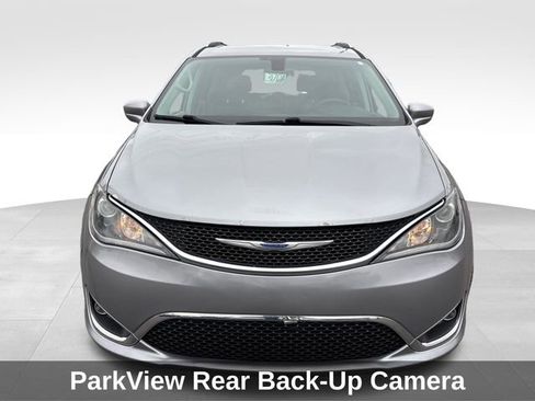 Used 2018 Chrysler Pacifica Touring-L Plus FWD image 9