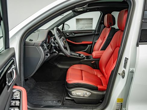 New 2026 Porsche Macan AWD/4WD image 5