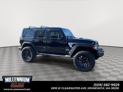 Used 2019 Jeep Wrangler Unlimited Sahara w/ Uconnect 4C Nav & Sound Group AWD/4WD image 1