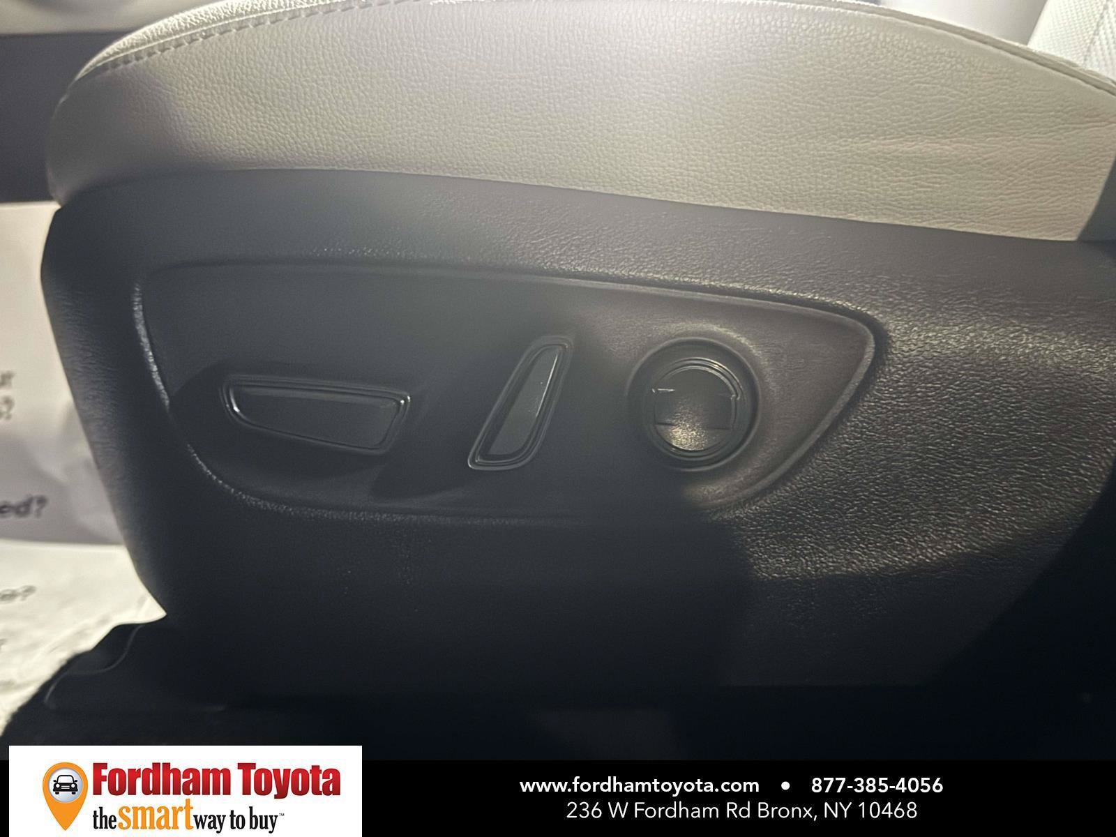 Used 2024 Toyota Grand Highlander AWD image 17