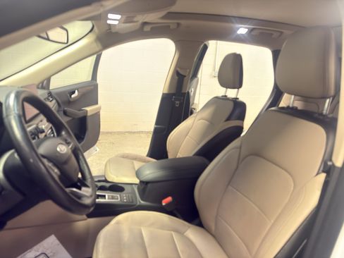 Used 2020 Ford Escape Titanium image 27