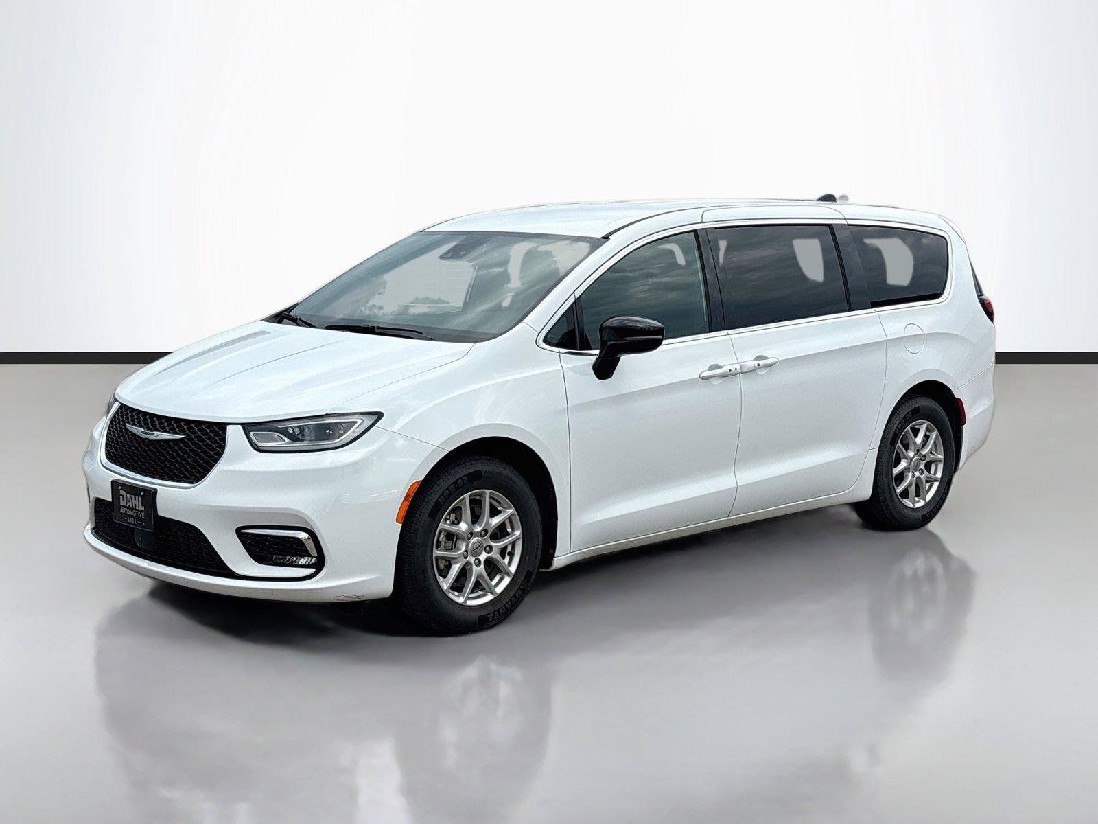 Certified 2025 Chrysler Pacifica Select FWD image 4