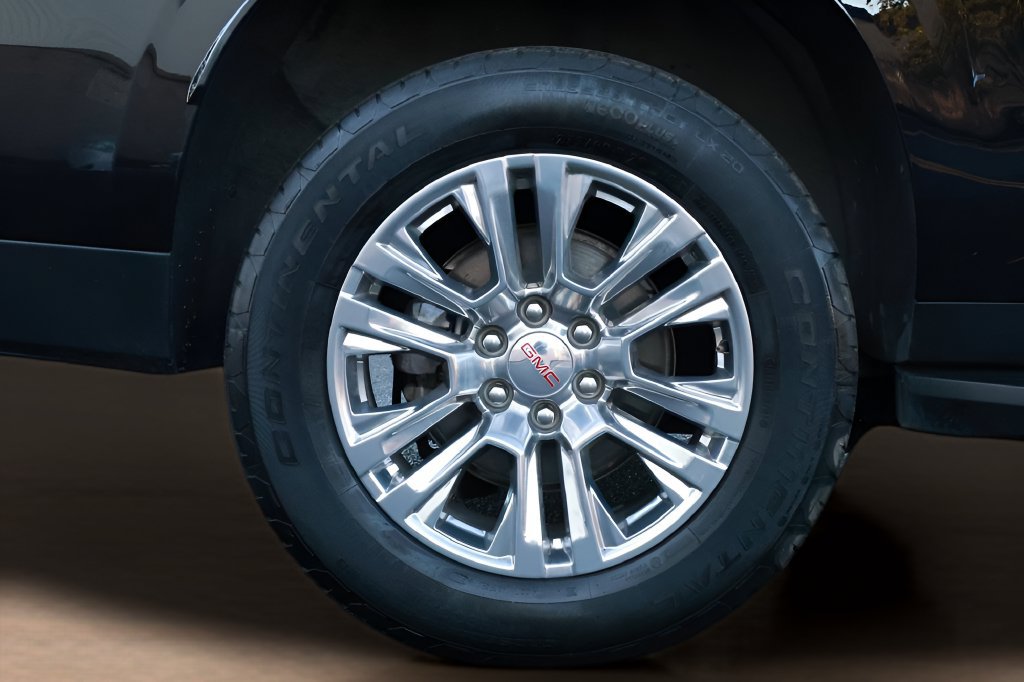 Used 2025 GMC Yukon XL Denali AWD/4WD image 19