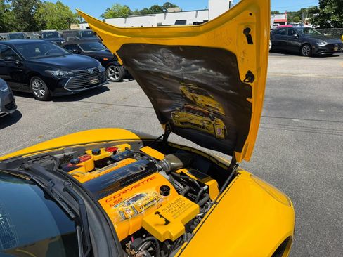 Used 2005 Chevrolet Corvette Coupe w/ Preferred Equipment Group RWD image 45