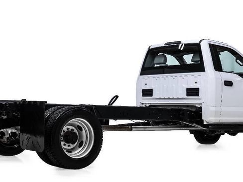 Used 2018 Ford F550 4x4 Regular Cab Super Duty image 3
