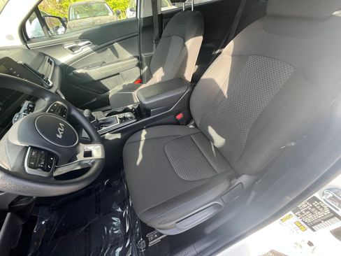 Used 2025 Kia Sportage LX image 31