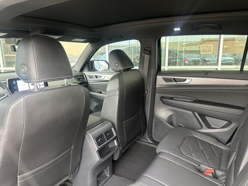 Used 2024 Volkswagen Atlas Cross Sport SE w/ Panoramic Sunroof Package AWD/4WD image 33
