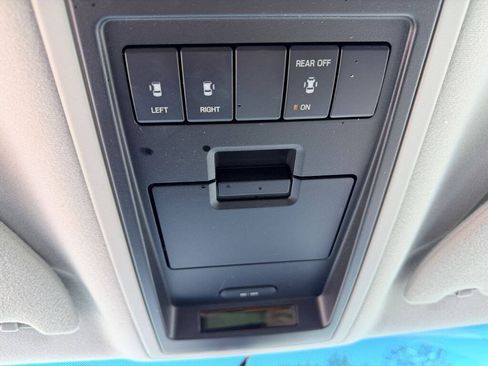 Used 2004 Ford Freestar SEL FWD image 24