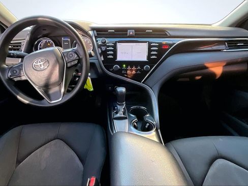 Used 2018 Toyota Camry LE image 16