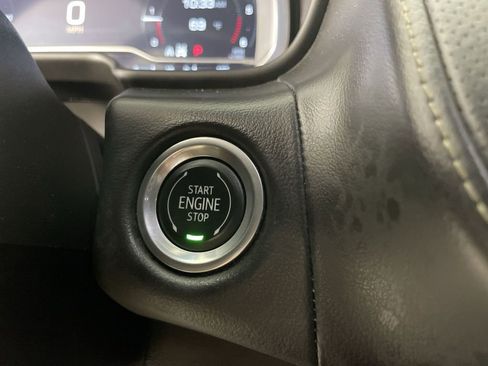 Used 2022 GMC Yukon XL SLT w/ SLT Premium Package image 16