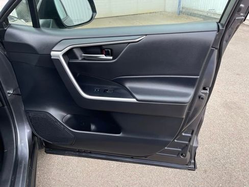 Used 2022 Toyota RAV4 SE image 41