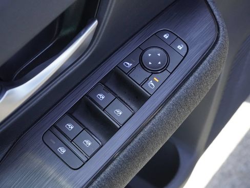 Used 2025 Nissan Kicks SV FWD image 9