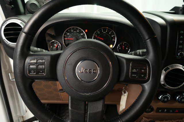Used 2014 Jeep Wrangler Unlimited Rubicon w/ Connectivity Group AWD/4WD image 32