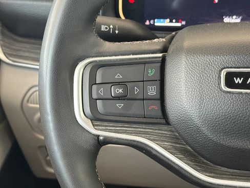 Used 2024 Jeep Wagoneer Series II AWD/4WD image 37