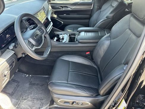 Used 2024 Jeep Wagoneer L Series III w/ Flexible Seating Group image 9