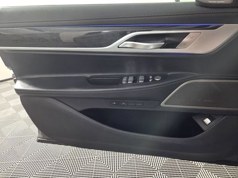 Used 2022 BMW 740i w/ M Sport Package RWD image 20