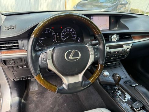 Used 2013 Lexus ES 350 w/ Luxury Pkg FWD image 23