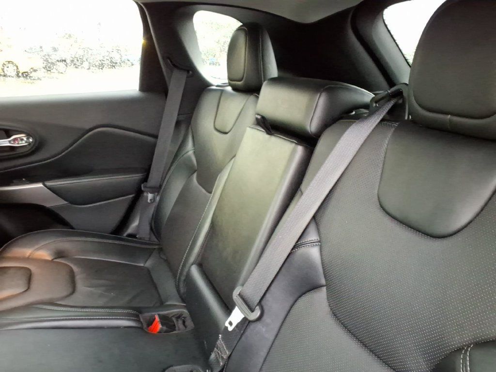 Certified 2022 Jeep Cherokee Latitude Lux w/ Sun & Sound Group AWD/4WD image 11