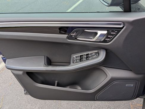 Certified 2025 Porsche Macan Turbo AWD/4WD image 22
