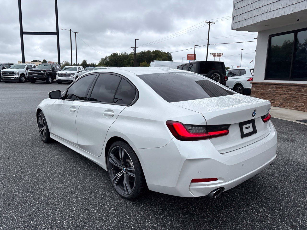 Used 2023 BMW 330i Sedan w/ Premium Package RWD image 7
