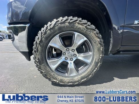 Used 2019 RAM 1500 Laramie AWD/4WD image 10