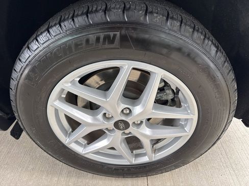 Certified 2024 Ford Edge SEL w/ Convenience Package image 18