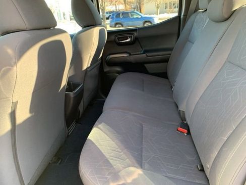 Used 2017 Toyota Tacoma TRD Sport image 28