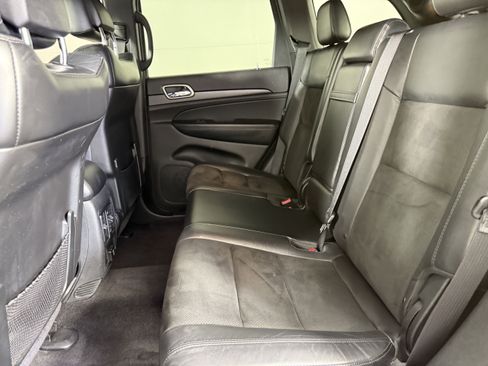 Used 2018 Jeep Grand Cherokee Altitude image 14