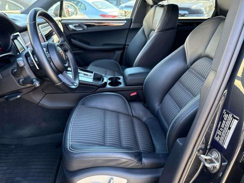Used 2023 Porsche Macan Turbo image 15
