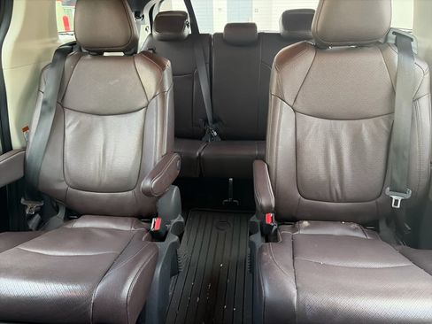 Certified 2023 Toyota Sienna Platinum AWD/4WD image 7