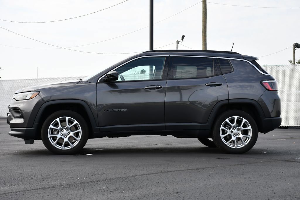 Used 2023 Jeep Compass Latitude AWD/4WD image 4