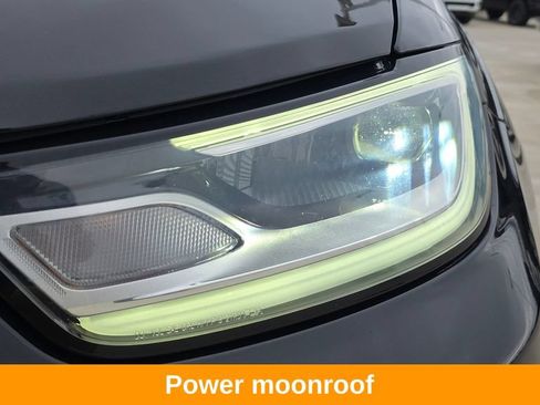 Used 2022 Chrysler Pacifica Limited FWD image 10