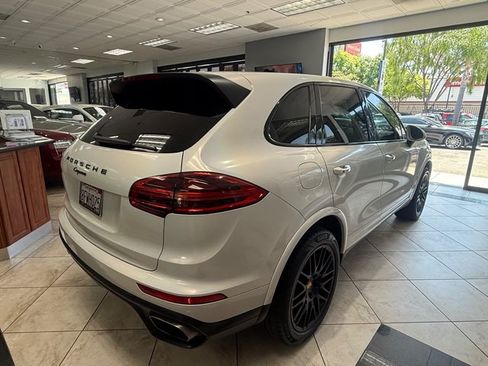 Used 2017 Porsche Cayenne AWD/4WD image 5