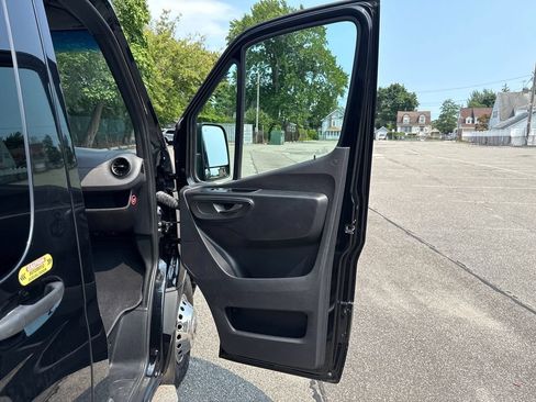 Used 2022 Mercedes-Benz Sprinter 3500 image 19