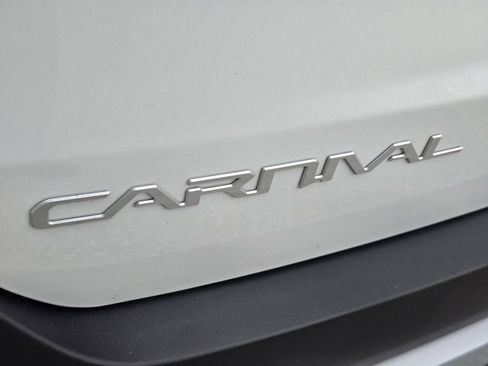 New 2026 Kia Carnival EX FWD image 12