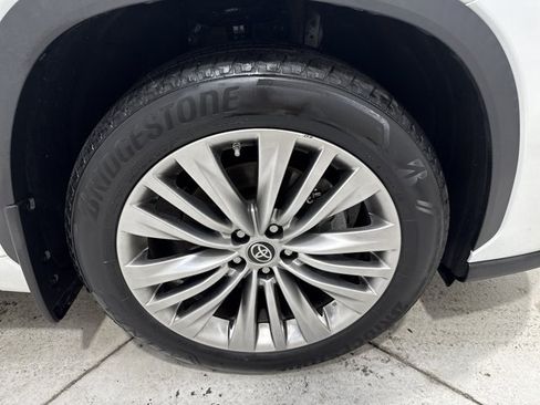 Used 2022 Toyota Highlander Platinum AWD/4WD image 37