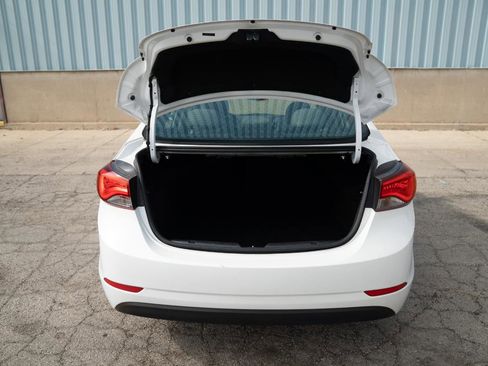 Used 2016 Hyundai Elantra Limited w/ Option Group 04 FWD image 16