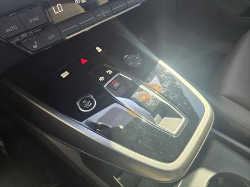 Used 2024 Audi Q4 e-tron Prestige image 32