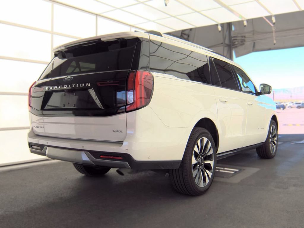 Used 2025 Ford Expedition Max Platinum w/ Driver's Package AWD/4WD image 4