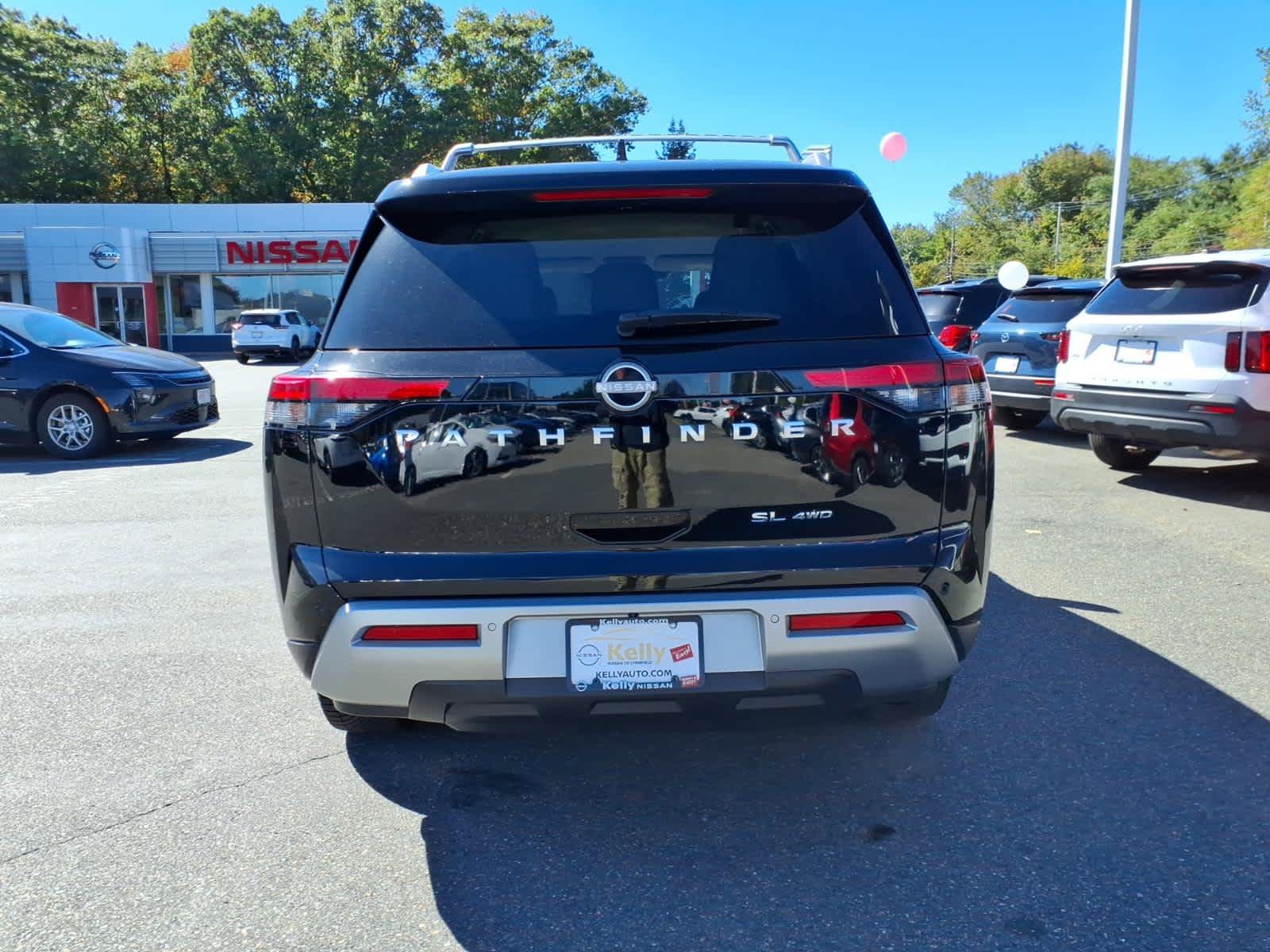 Used 2023 Nissan Pathfinder SL AWD/4WD image 6
