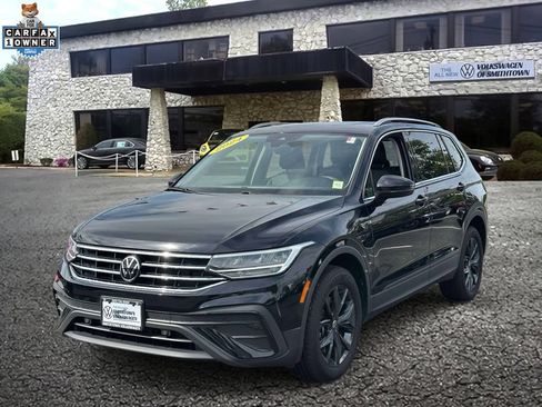 Used 2024 Volkswagen Tiguan SE w/ Panoramic Sunroof Package AWD/4WD image 2
