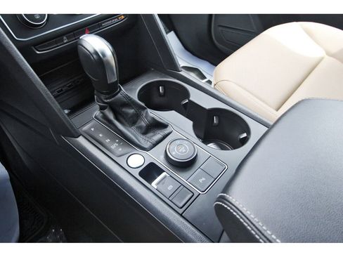 Used 2020 Volkswagen Atlas Cross Sport SE image 22