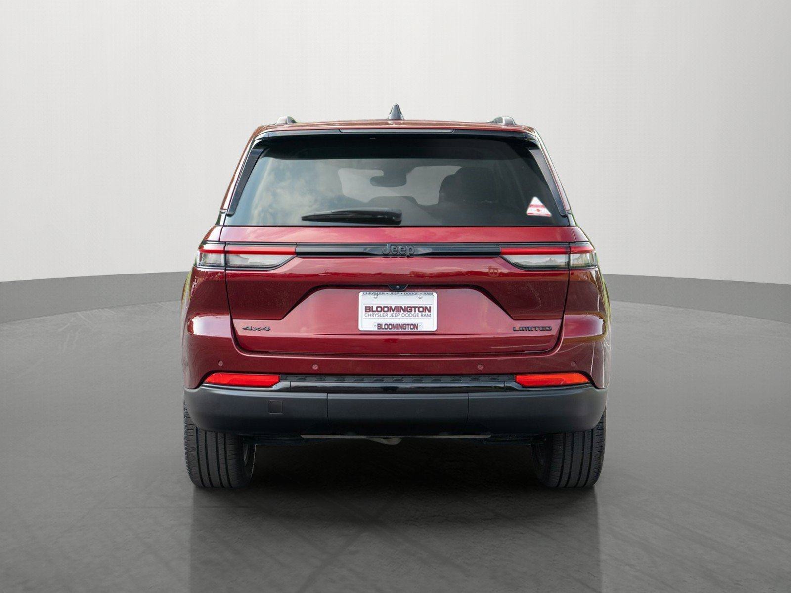Used 2024 Jeep Grand Cherokee Limited w/ Black Appearance Package AWD/4WD image 6