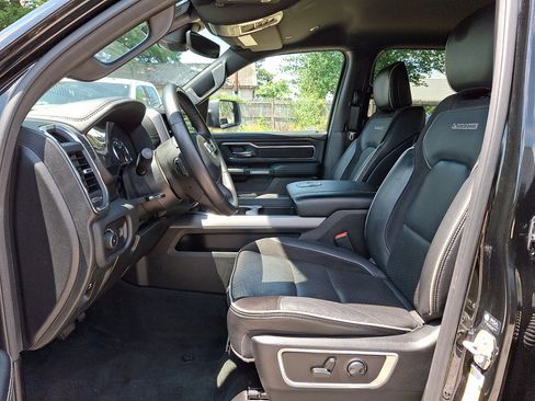 Used 2024 RAM 1500 Laramie AWD/4WD image 23