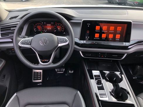 New 2026 Volkswagen Atlas Peak Edition AWD/4WD image 17