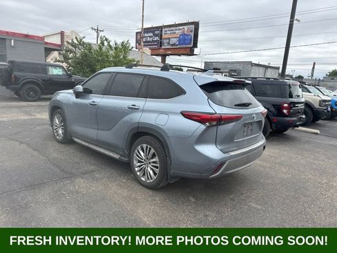 Used 2023 Toyota Highlander Platinum FWD image 3