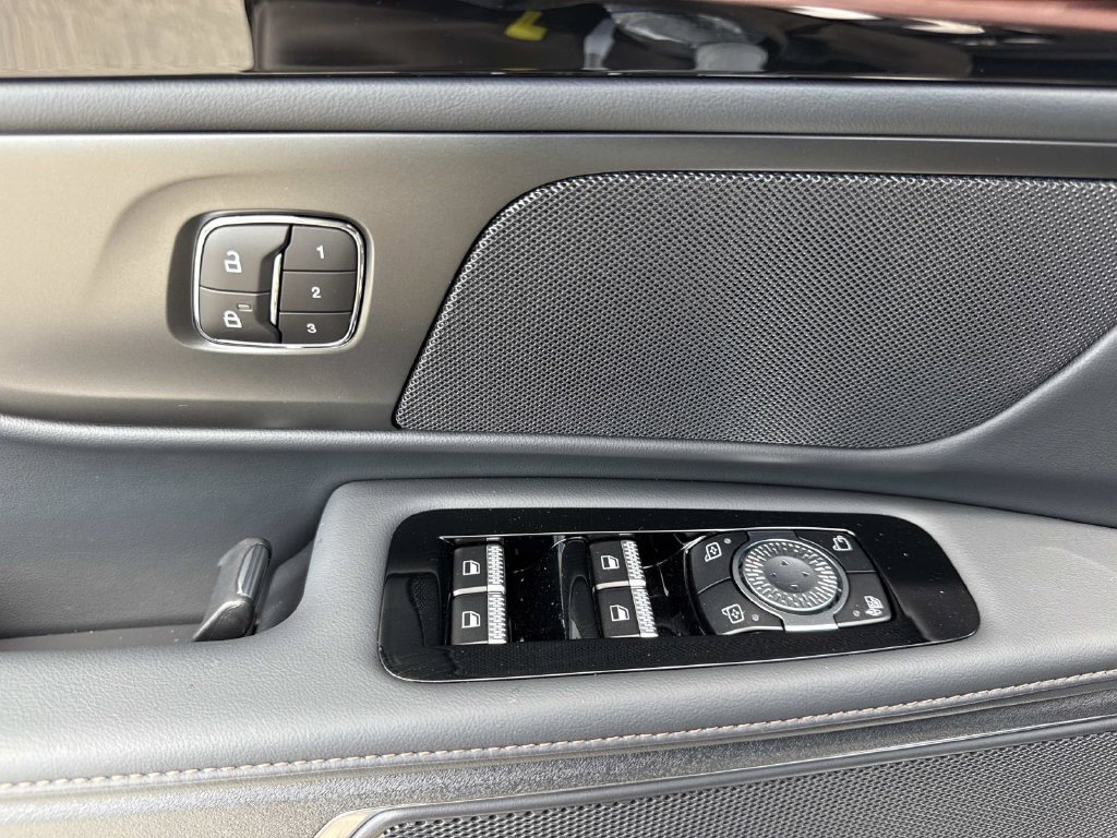 New 2026 Lincoln Nautilus Premier AWD/4WD image 19