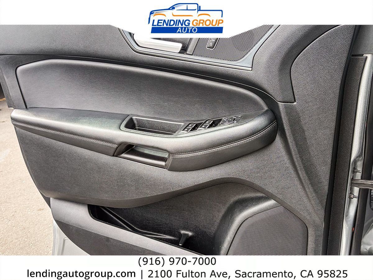 Used 2024 Ford Edge SE w/ Black Appearance Package AWD/4WD image 19