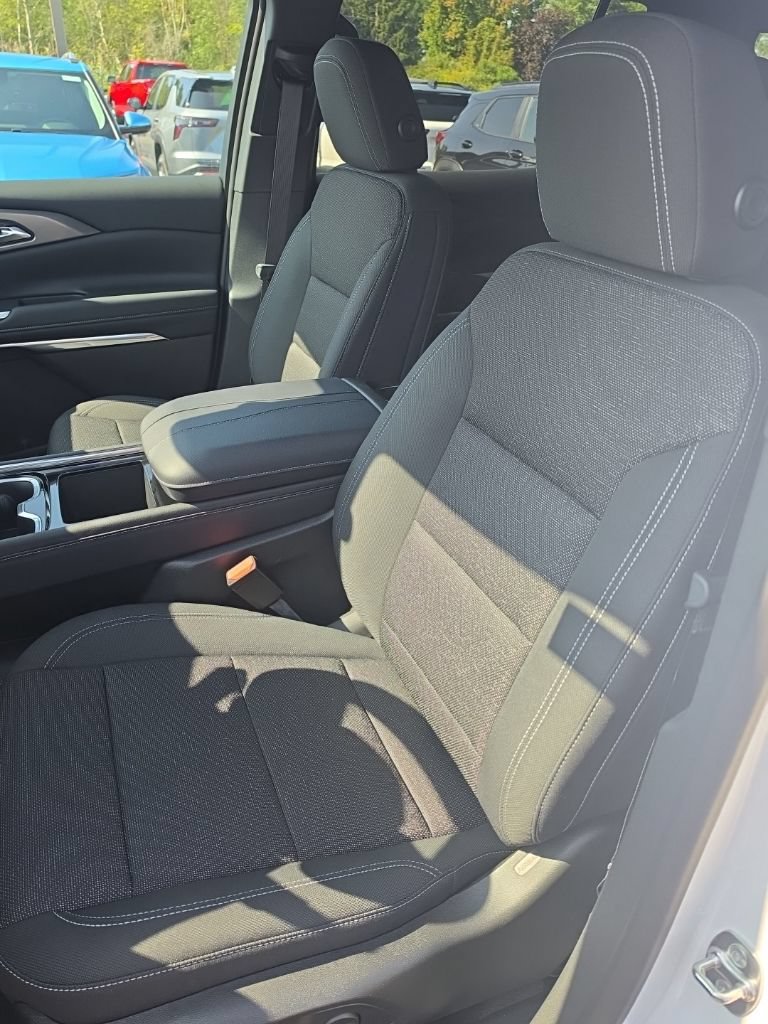 New 2026 Chevrolet Traverse LT w/ LPO, Floor Liner Package FWD image 18